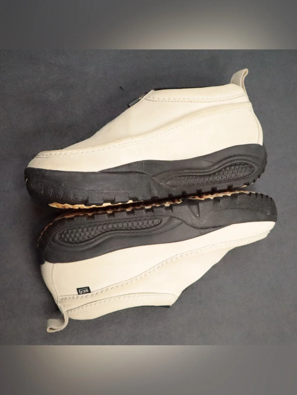 Vintage 2000 Nike ACG Izy Zip Slip On Moccasins Cream Beige Mens Size 11 Y2K